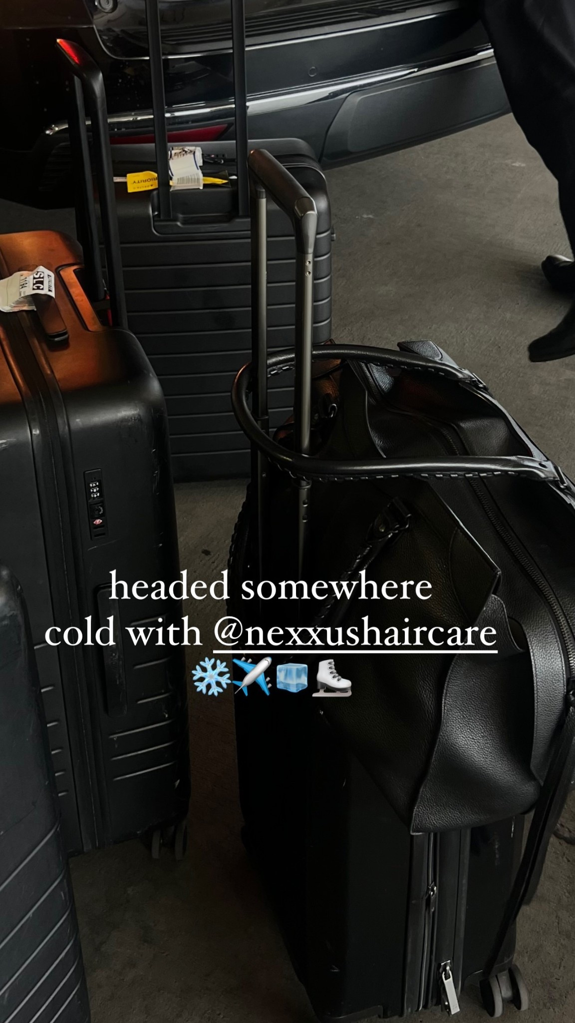 headed somewhere cold with @nexxushaircare ❄️✈️🧊⛸️

Travel, travel essentials, packing, travel bag

#LTKTravel