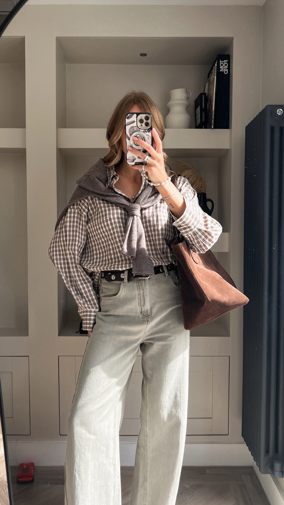 AUTUMN OUTFIT INSPO 🍂
Checked shirt - H&M size L
Cashmere jumper - Marks & Spencer size 12
LIFFNER mega sprout brown suede tote bag
Studded brown belt - Massimo Dutti
Grey wide leg jeans - Fabrique (use code CHARLOTTE20 for a discount)

Autumn trends - fall fashion - capsule wardrobe 



#LTKuk #LTKautumn #LTKjeans