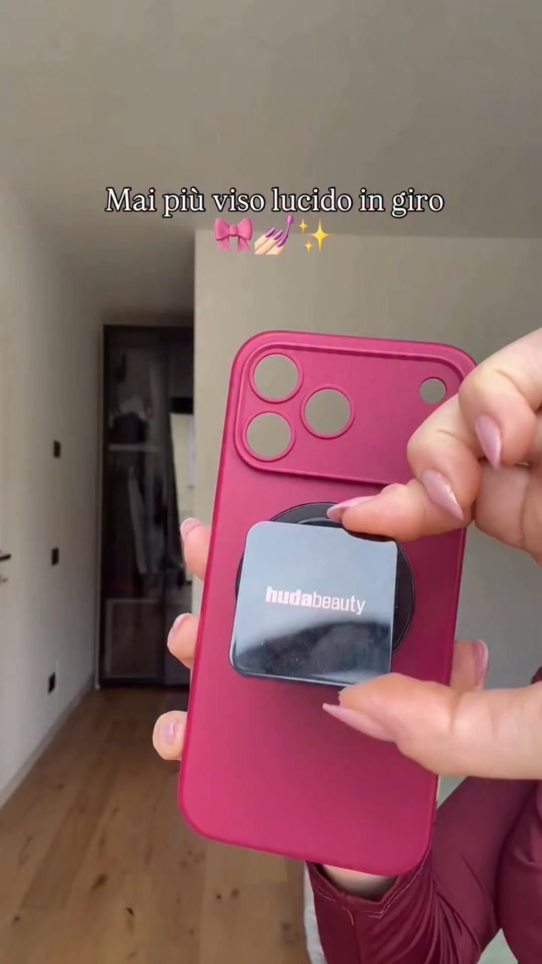 @hudabeauty ha capito tutto 💅🏻 ritocchi al volo, ovunque! Ma poi è troppo carinaaaa🥰🎀🩰✨ 
#gift #hudabeauty #makeup #beautytip