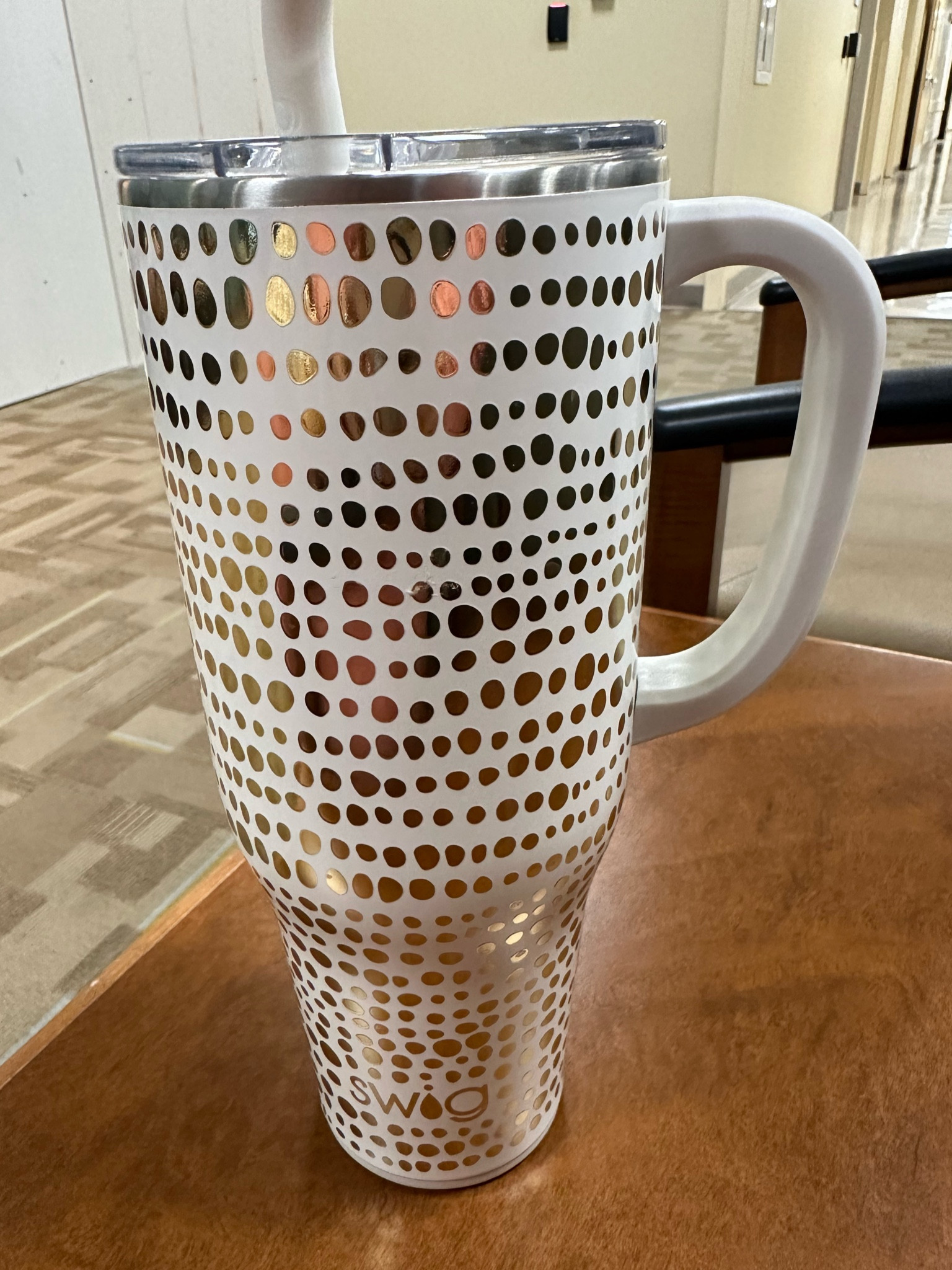Swig Life GLAMAZON GOLD 40 oz tumbler 