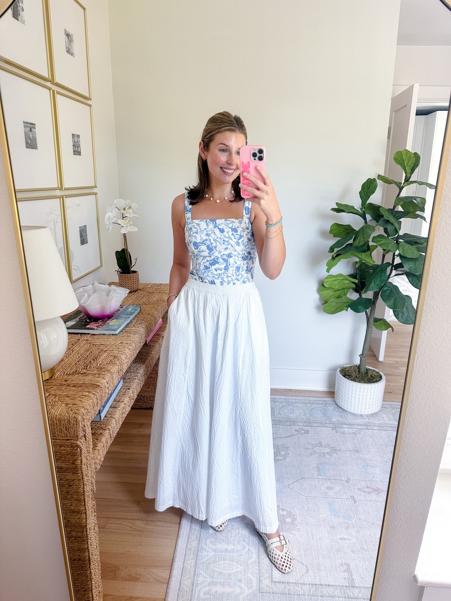 Ootd today! Wearing an XS in top and S in skirt 