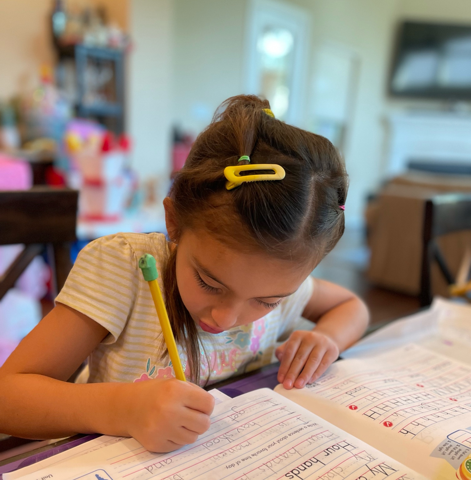 Cute hair clips for all the girls going back to school. Also, for the girls that are tired or bows and butterfly clips. I love these colorful hair clips. 
They have teeth so they hold fine hair. 
Target find  

#LTKKids