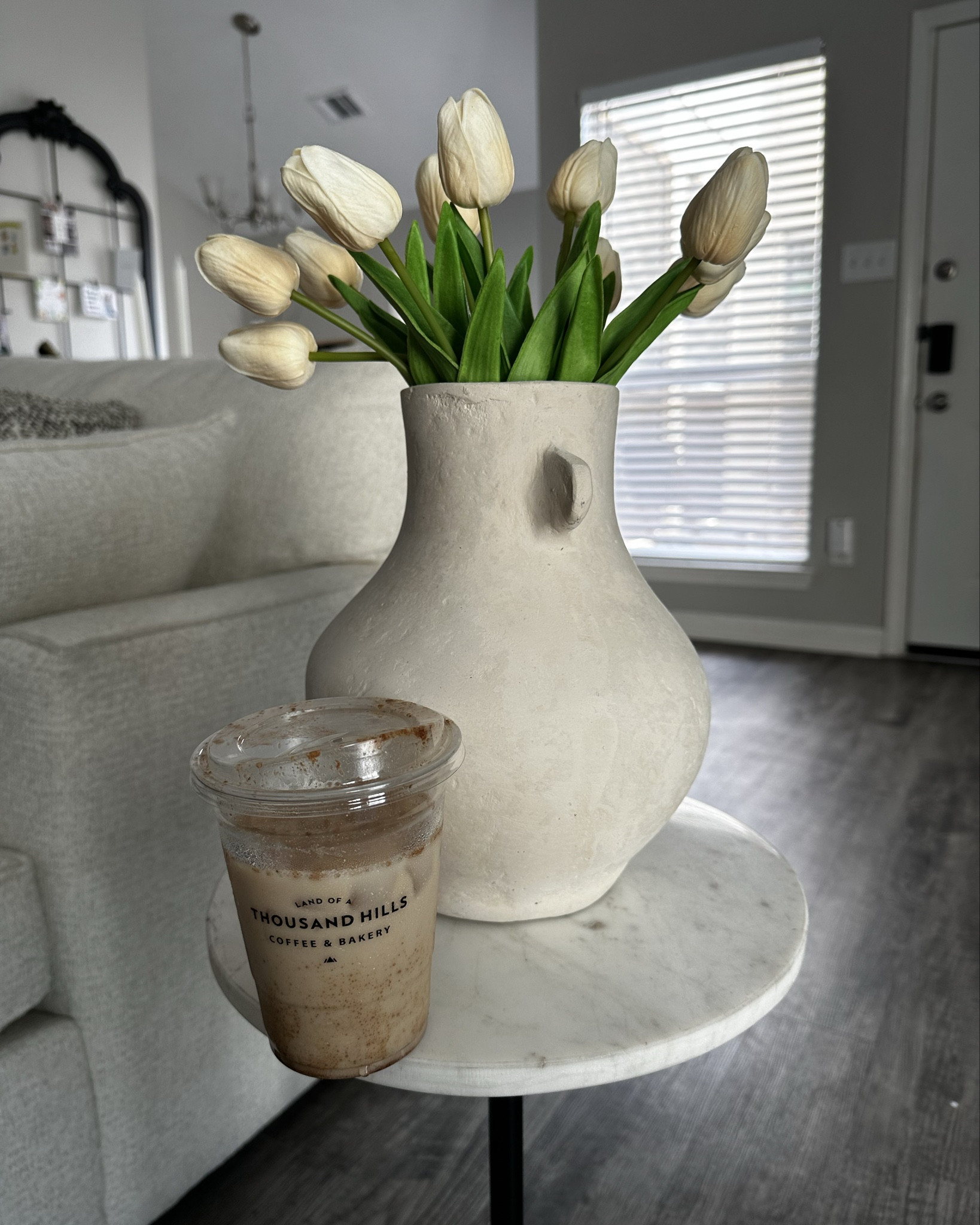 Cocktail tables with floral arrangements add a cozy feeling to your living room! 

Perfect spot to have a drink of iced coffee or an iced chai tea latte ☕️

#interiordecor #tulipdecor #homedecor #livingroomdecor #cocktailtable

#LTKStyleTip #LTKSaleAlert #LTKHome