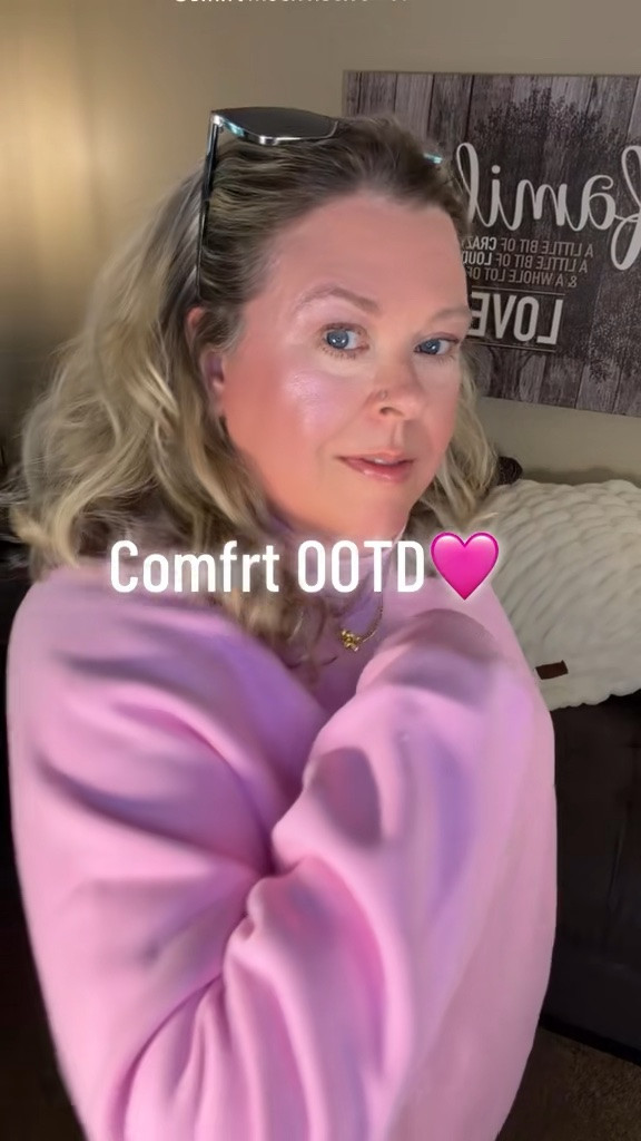 I am in love of with these new mock neck sweatshirts from Comfrt ! Love the dressier look🩷 #Comfrt

#LTKPlusSize #LTKActive #LTKSaleAlert