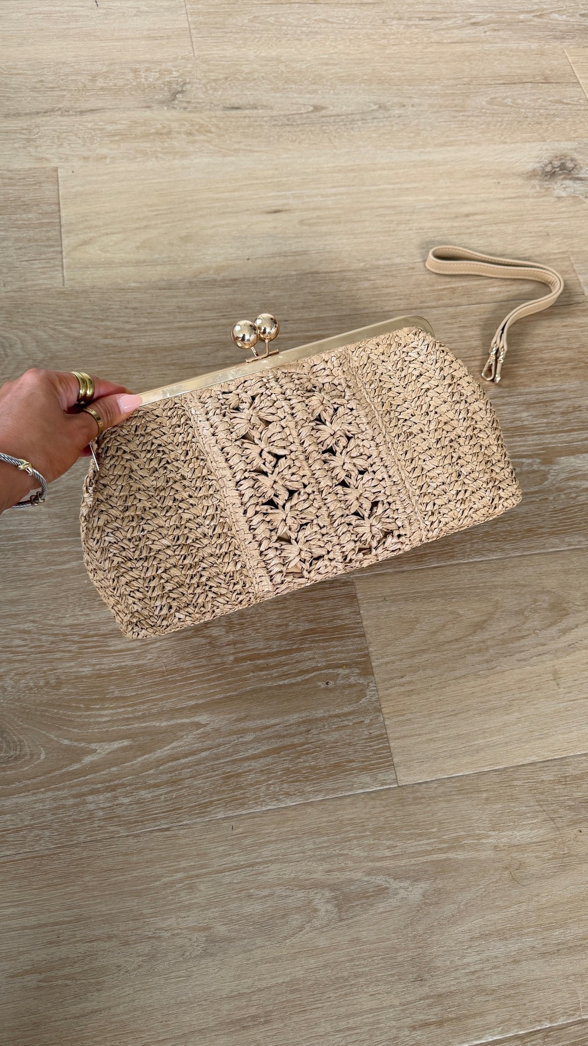 The cutest & affordable summer clutch! @Target #ad #sponsored

#LTKSeasonal #LTKTravel #LTKootd