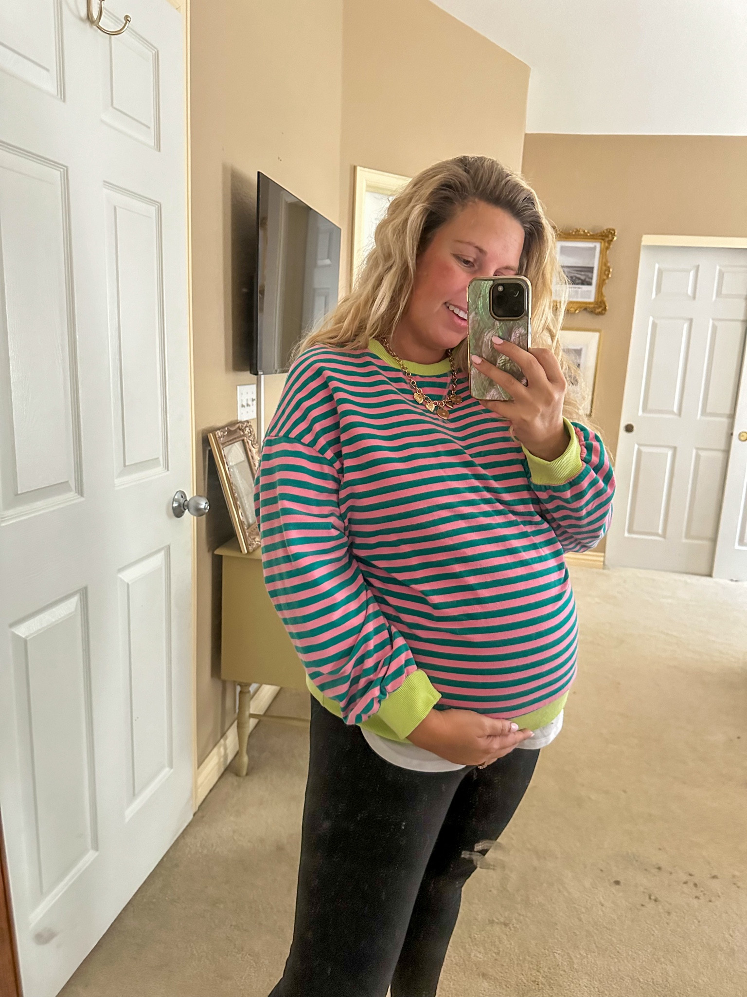 Oversized striped women’s sweatshirt free people dupe 

#LTKBump #LTKFallSale #LTKStyleTip