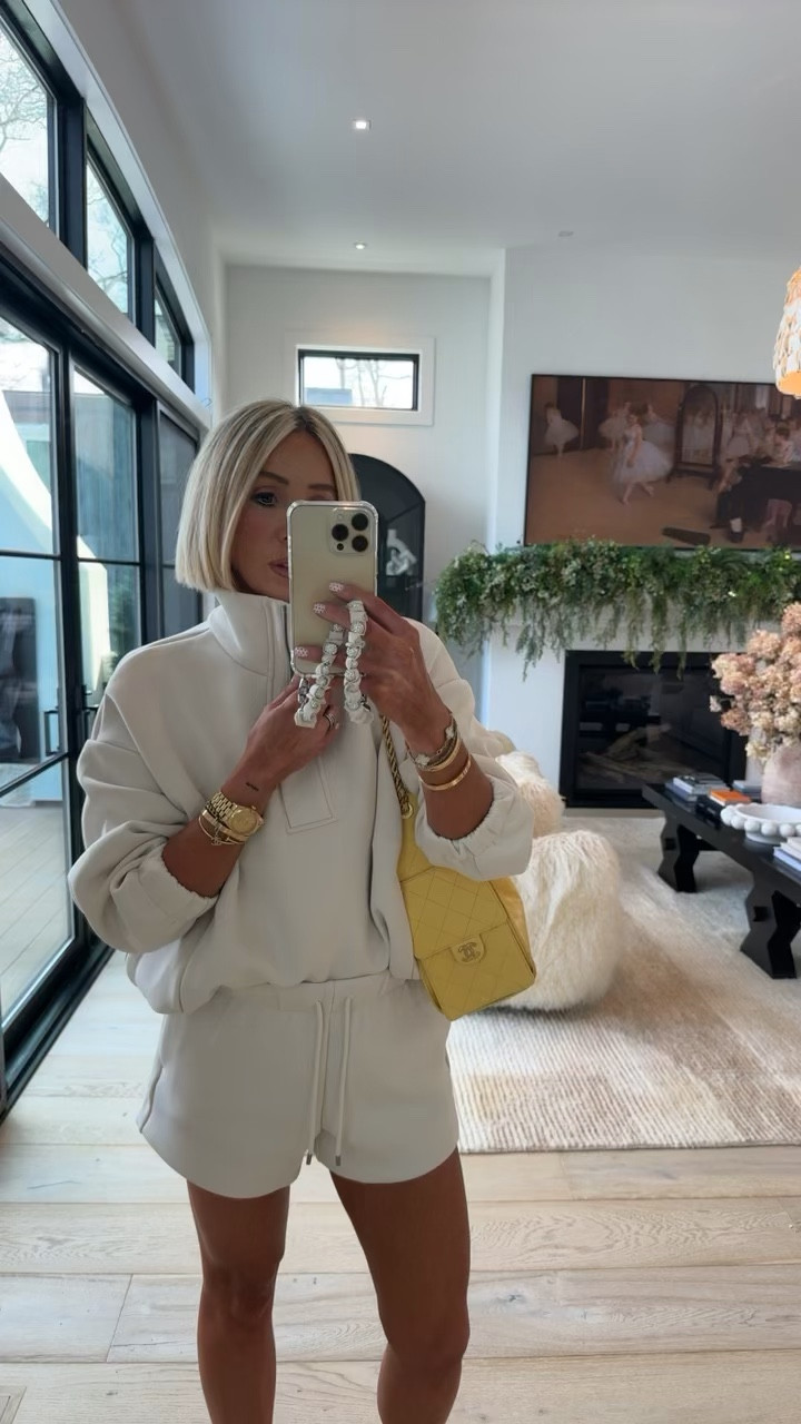 This new set from lululemon will be your new weekend uniform 😍 wearing smalls (runs oversized) 