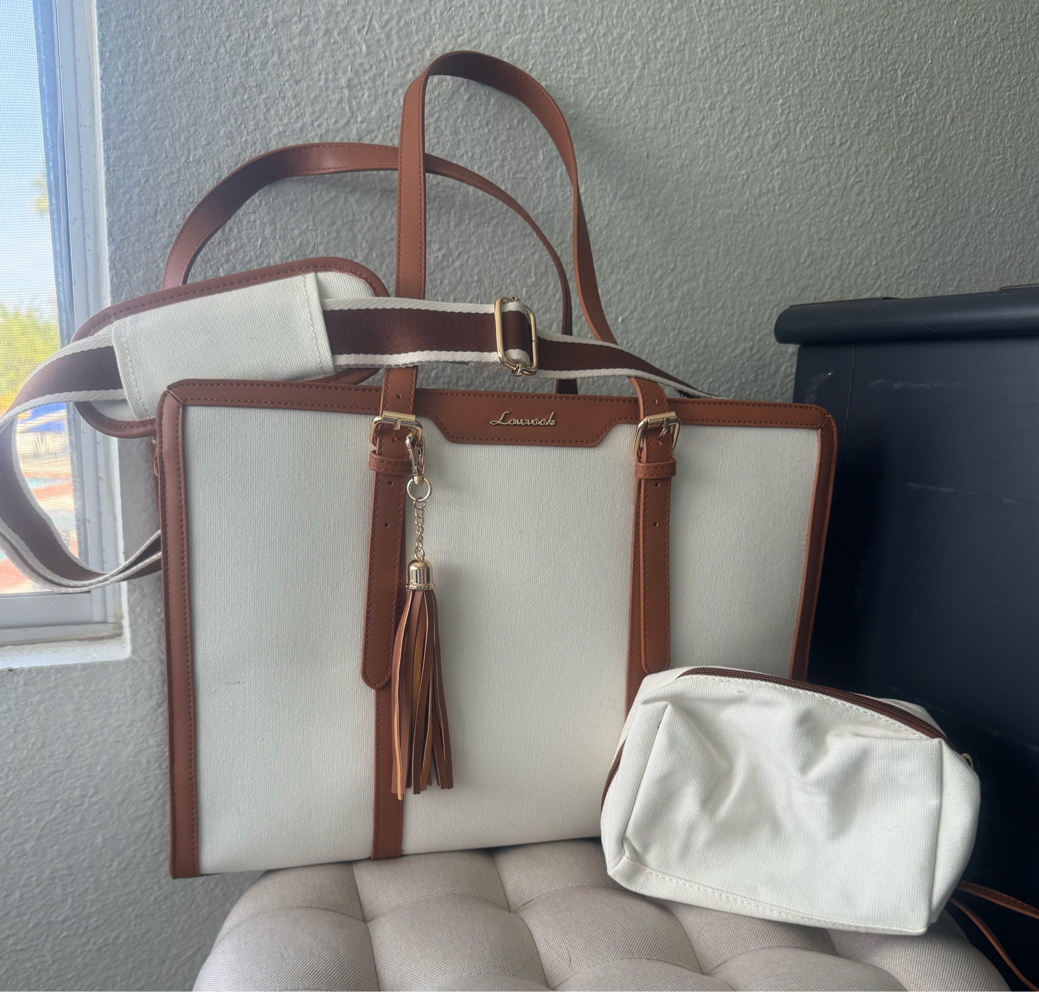 Lovevook laptop bag with two cupholders inside and a clutch.

#LTKTravel #LTKItBag #LTKStyleTip