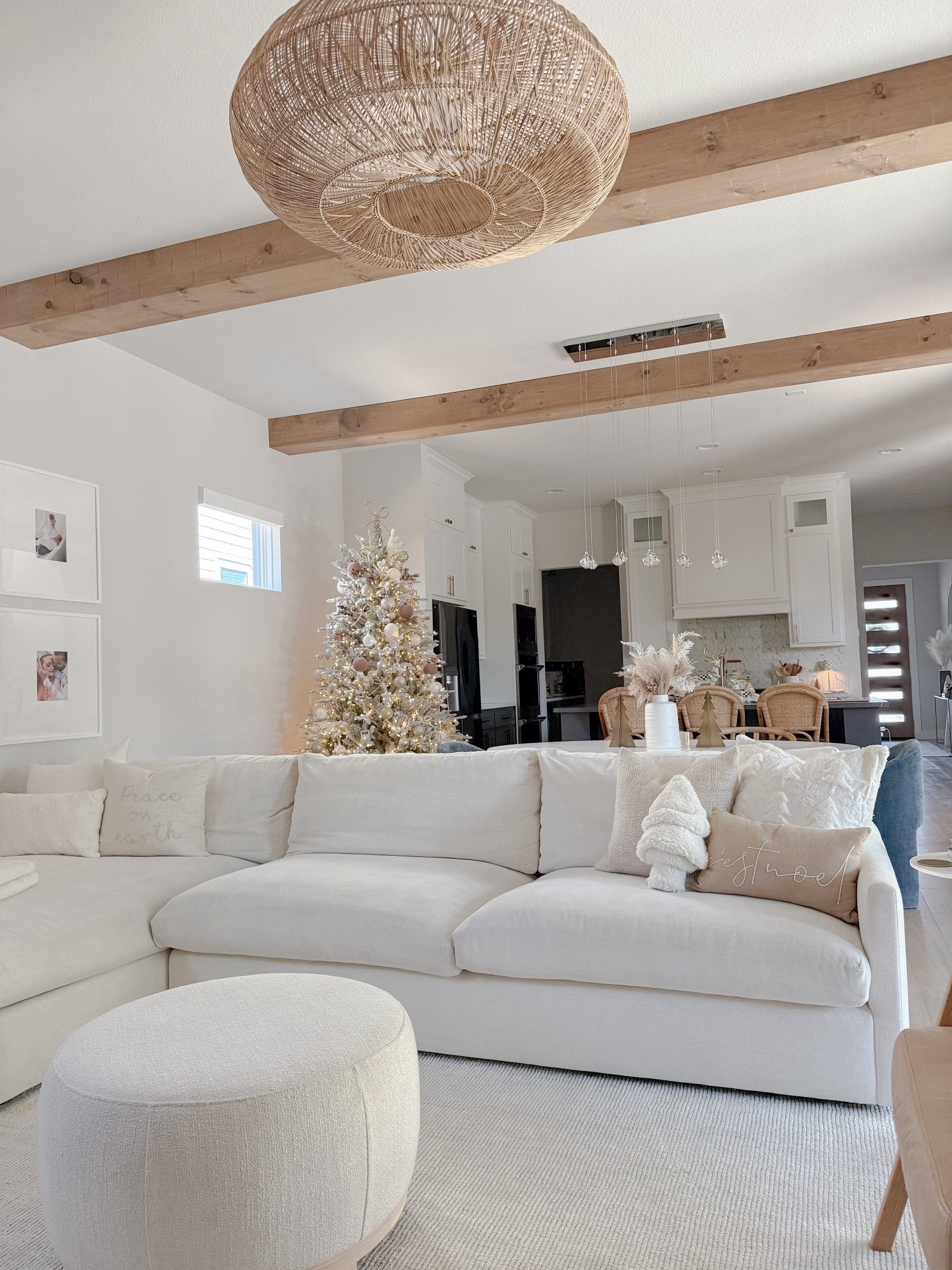 Best time of the year ✨🎄🤍 

#LTKSeasonal #LTKHome #LTKHoliday