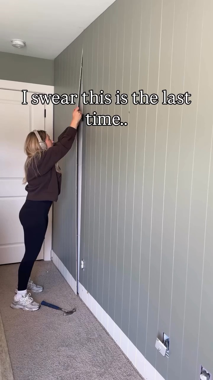 Oops I did it again, and again, and again. #ad But I finally got it right! Her room never really felt like her until now! She’s our feisty, fearless and carefree kiddo so I wanted her room to match. Turns out all this space needed was a little personality and a lot of @scotchpainterstape #nurseryinspo #nurserymakeover #diywallpaper #beforeandafter