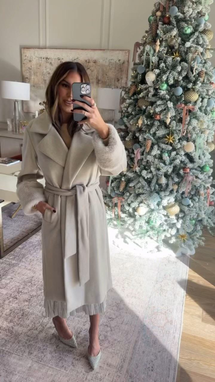 how good is this coat?!

wearing a size small!

@macys #macyspartner

 

 

#LTKHoliday #LTKSeasonal #LTKStyleTip
