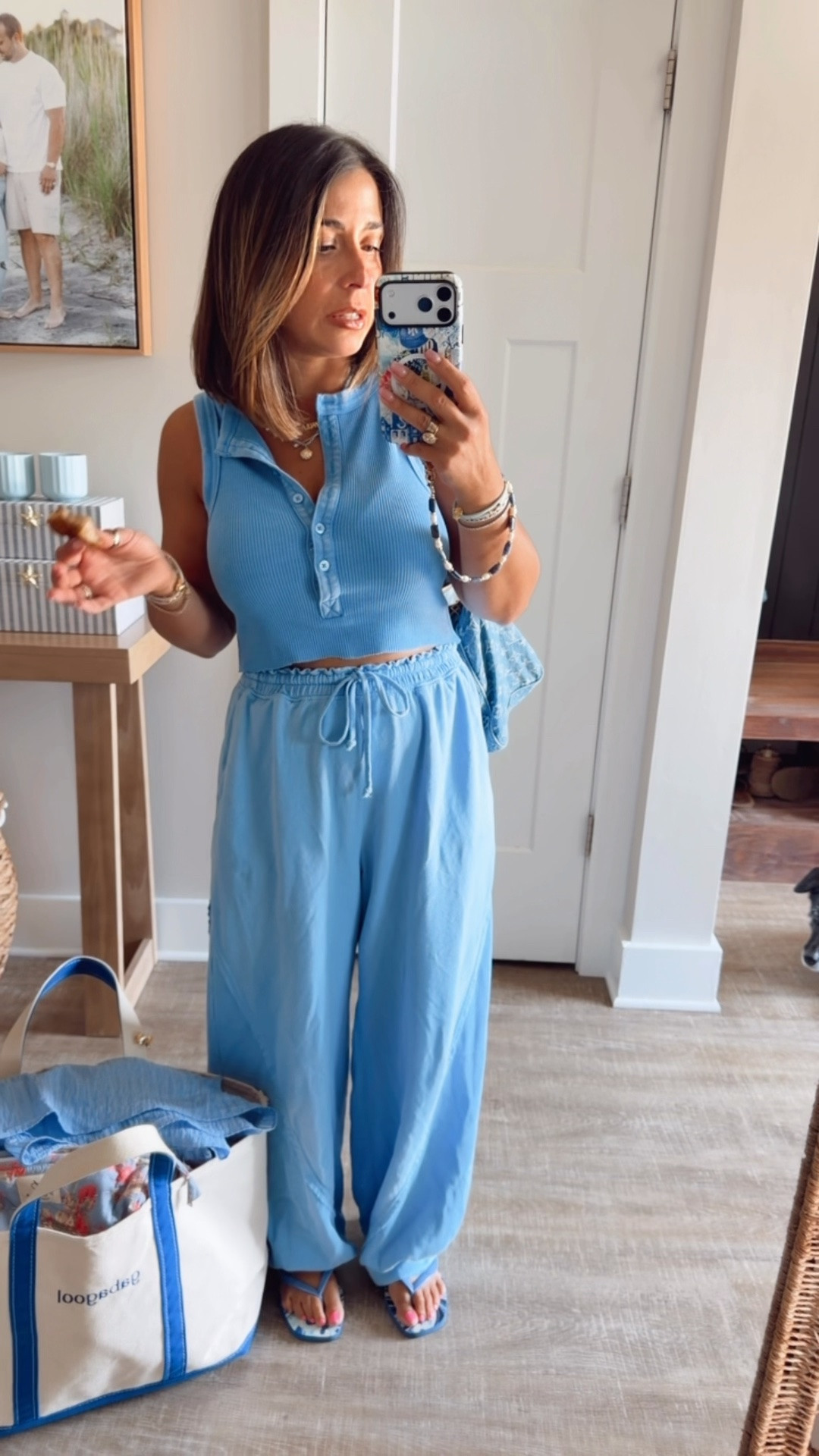 Travel fit I can’t stop wearing this combo from @Aerie 
Small in pants 
Xsmall in tank (& I cut it to crop it)

#LTKootd #LTKSaleAlert #LTKPetite