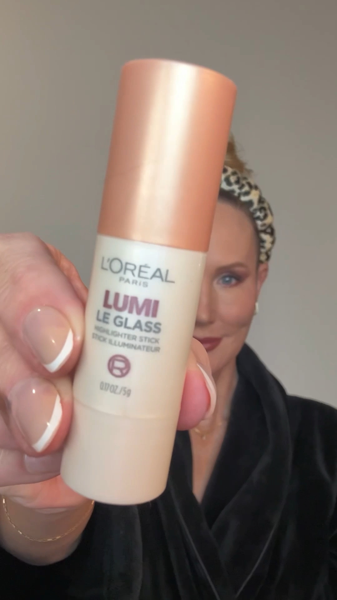 This is very similar to the Victoria Beckham highlighter at a fraction of the cost! Color Pearl Eclat 

#makeup #makeuptips #drugstoremakeup #over40makeup #highlighter