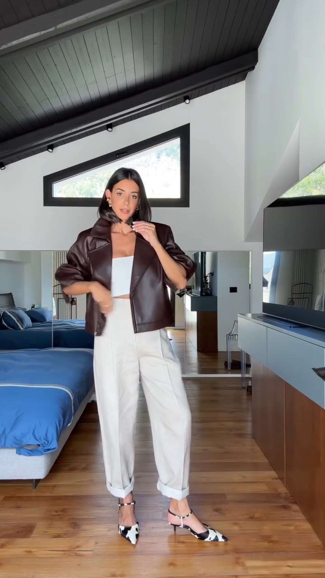 non è fighissima questa cosa? un unico brand ma con stilisti che vengono dalle più importanti case di moda e disegnano pezzi unici 😎 

#springlook #bikerpelle #brownbiker #bikermarrone #grwm #prepariamociinsieme #inspolook #ootd #springoutfit #outfitprimavera #carrot #carrotpants #fabrique