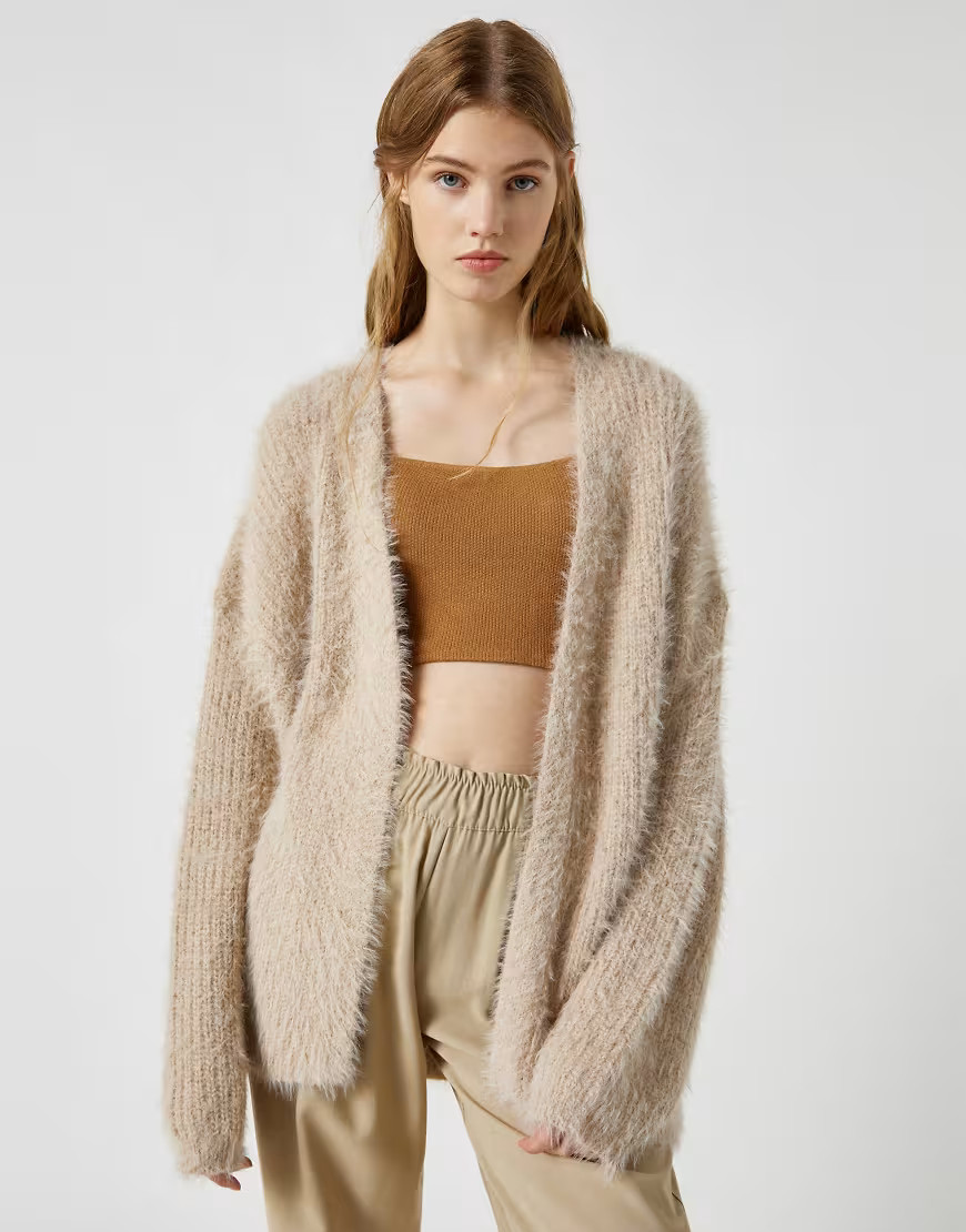 Pull&Bear edge-to-edge fluffy cardigan in beige-Tan | ASOS (Global)