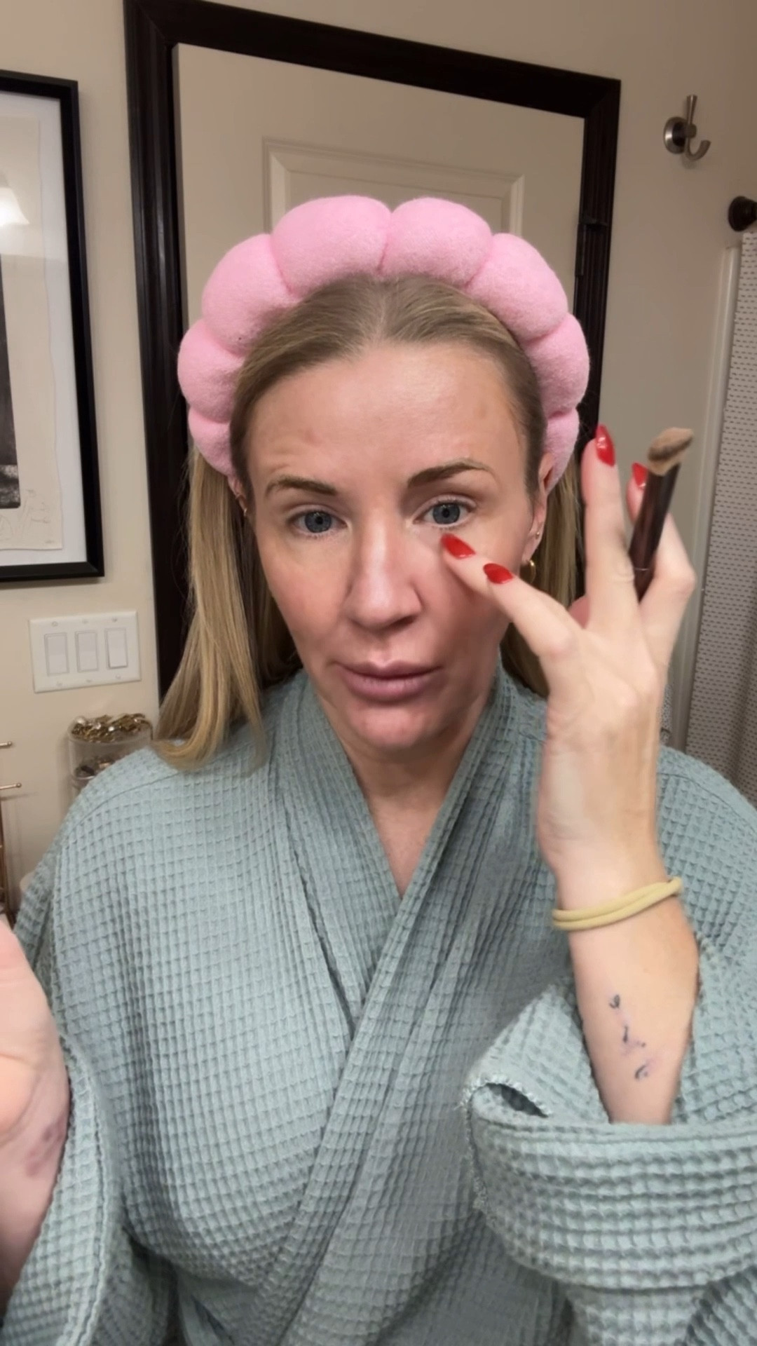 Concealer
Eye corrector
Makeup products 

#LTKgrwm #LTKOver40 #LTKBeauty