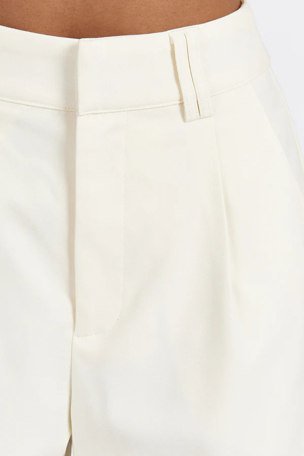 BECKHAM CREAM BERMUDA SHORT | DISSH