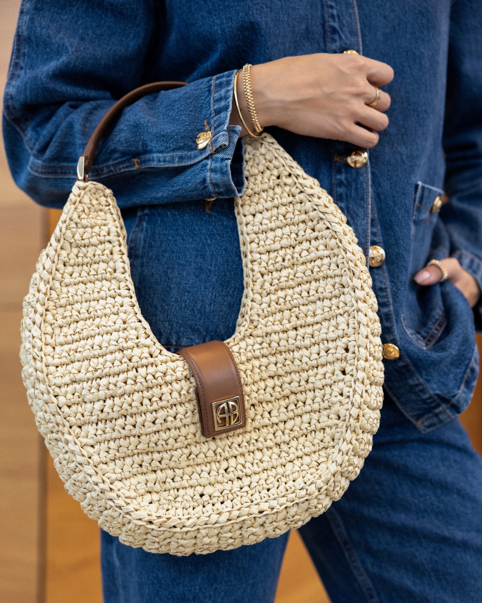 The raffia bag is no longer just for the beach — it’s the city’s new favorite accessory. Style it with dresses, denim, or even a blazer. Effortless, chic, and summer-ready. 🌾

#LTKItBag