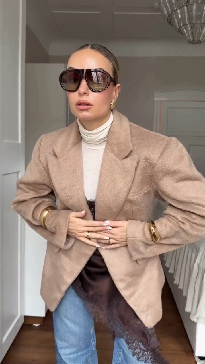 Fashiontrends im Alltag: so einfach kombinierst du ein Spitzenkleid mit jeans🫶🤎 was sagt ihr yay or nay?
🔗Kommentiere SHOP unten, um eine DM, mit dem Link zu erhalten ⬇ 

.
.
#fashiontrends #lacedress #ootd #fashion #outfitinspo #grwmoutfit