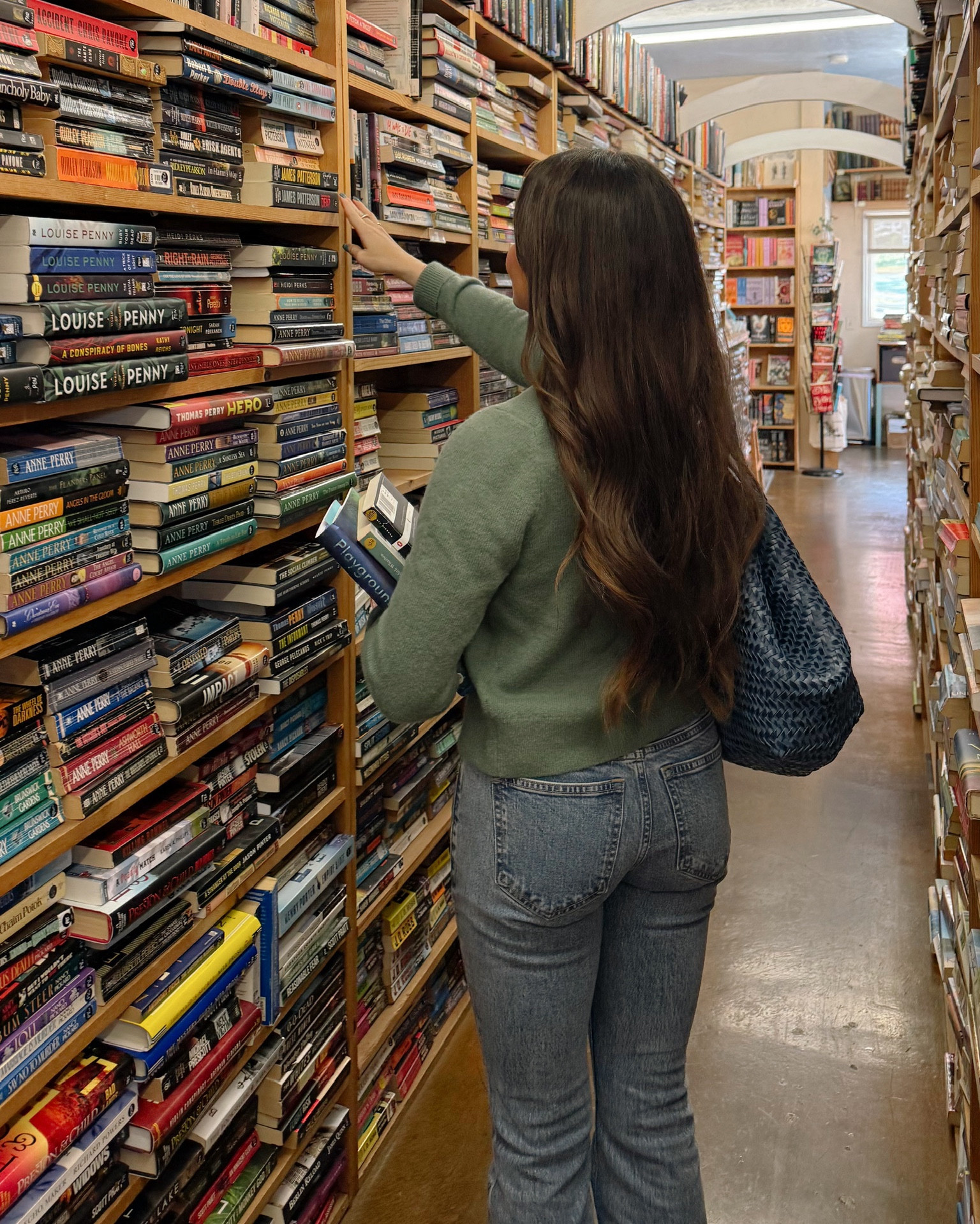 My favorite used bookstore

Silver flats, mid rise jeans, Abercrombie jeans, blue bag, dragon diffusion, dragon diffusion Nantucket bag, green sweater, matching sweater top, spring outfit, green blue outfit, amazon sunglasses, bookstore

#LTKSeasonal #LTKPetite #LTKootd