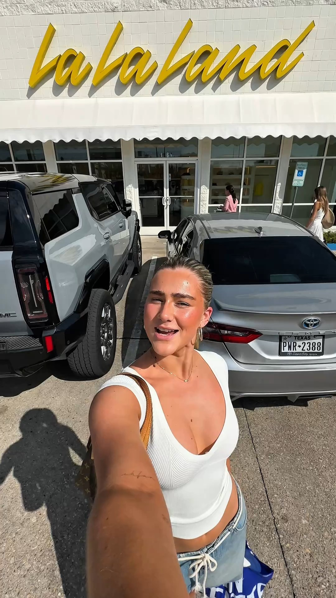 Top is linked, it’s not available online in White but there’s heaps of other cute colours, shorts are Zara! Xx

#LTKaustralia