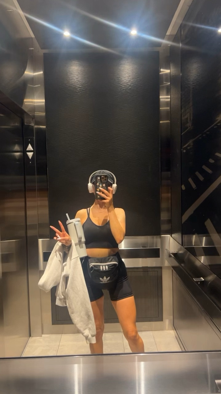 Amazon workout set 

#LTKfitness #LTKcurves #LTKcanada