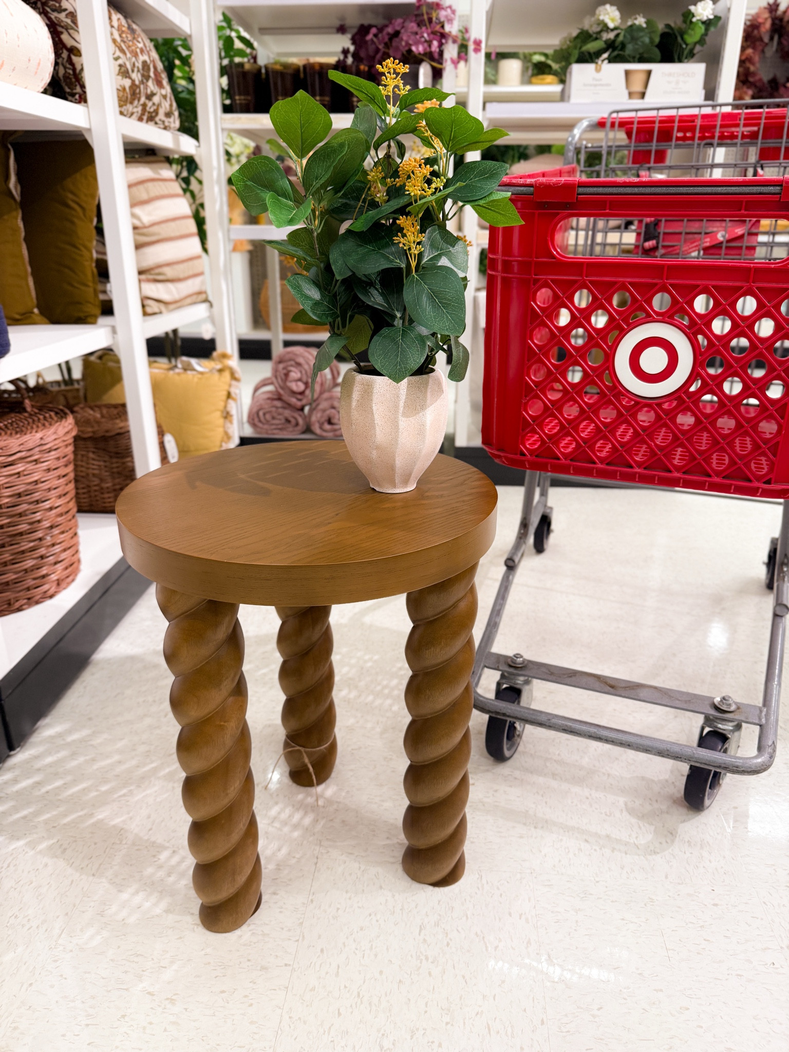 Braided leg accent table

#LTKHome #LTKStyleTip