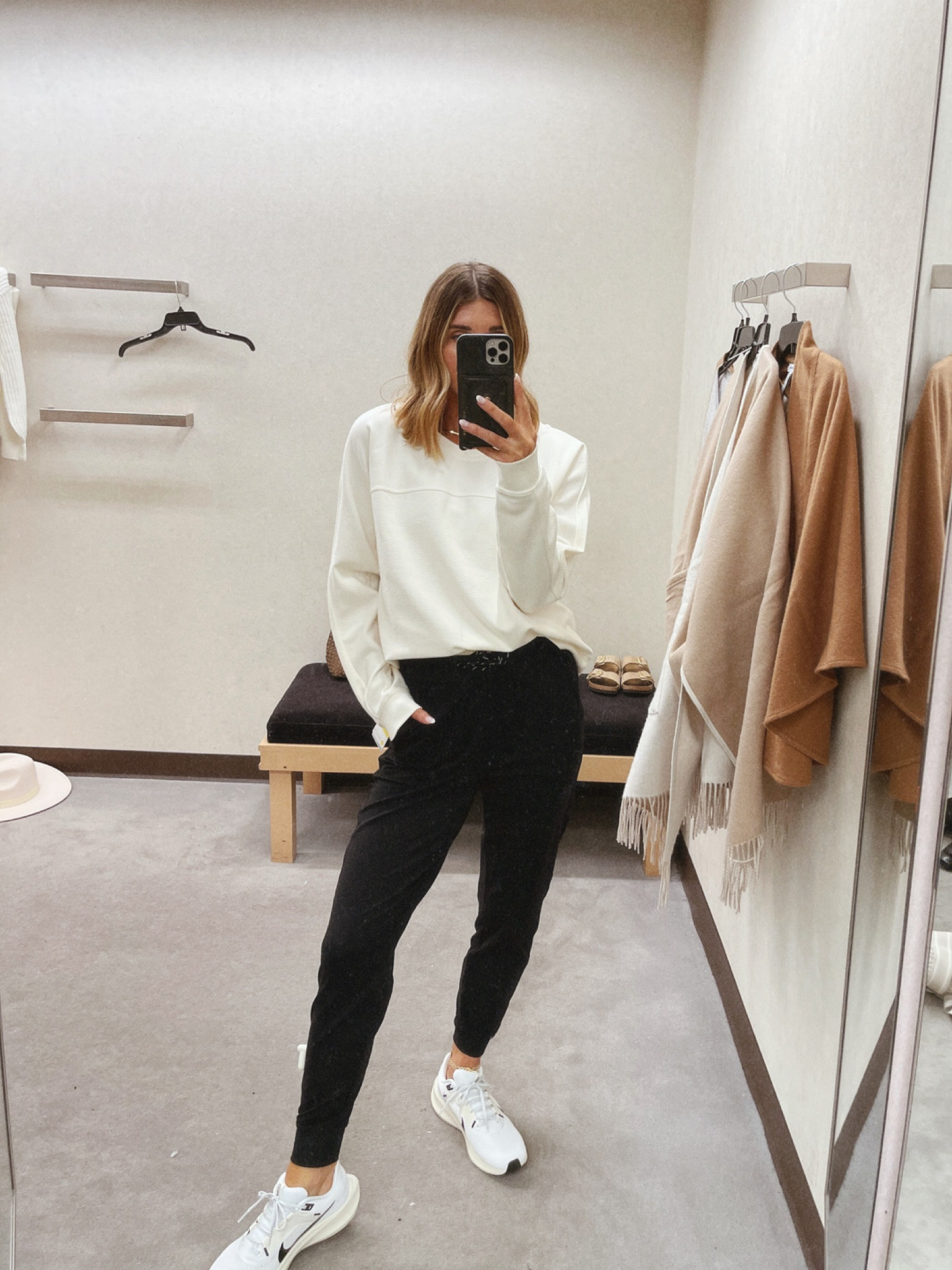 Casual look from the Nordstrom anniversary sale. I'm 5'7 for reference and wearing size xs in bottoms and small in the top