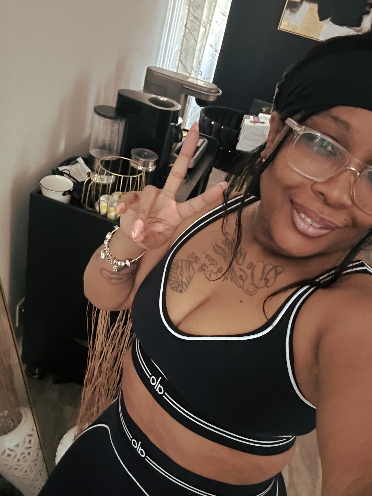 When the workout is working!! Nothing like looking good and feeling good in Alo💪🏽
Size: Medium(Top & Bottom)

#LTKActive #LTKOver40 #LTKMidsize