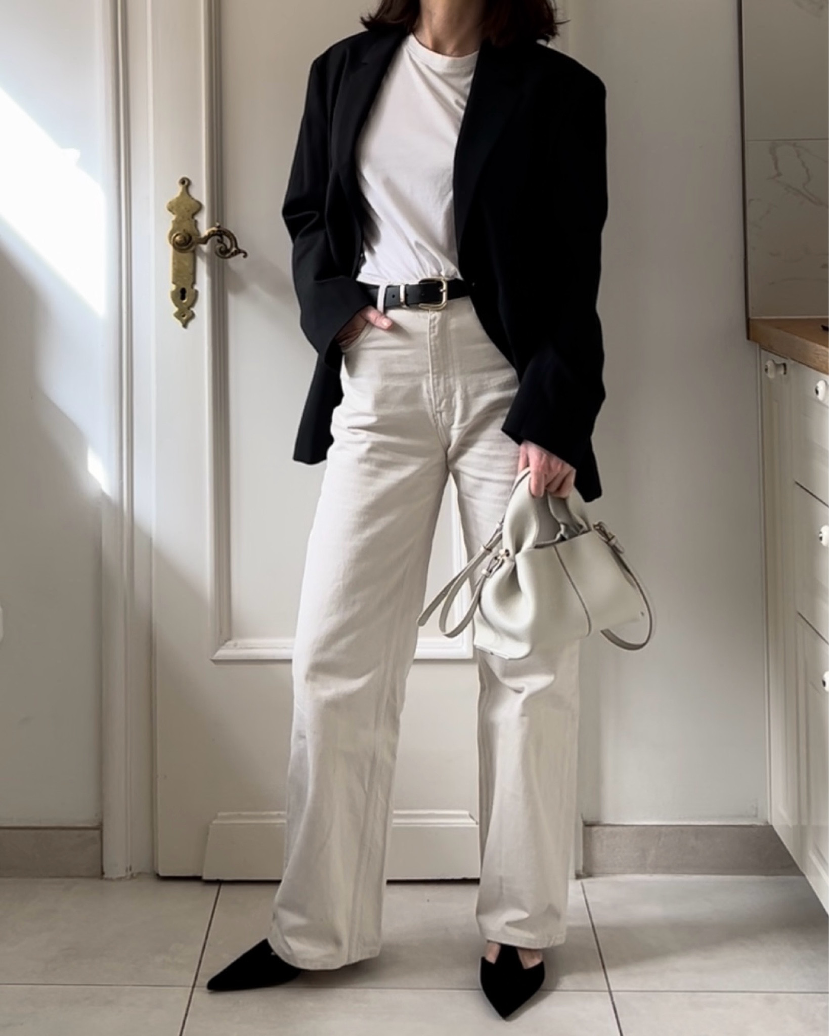 Spring outfit, blazer outfit, black blazer, jeans, kitten heels, Arket blazer, Arket, crossbody bag, minimal outfit, everday outfit, simple outfitt, brunch outfitt

#LTKfindsunder50 #LTKover40 #LTKeurope