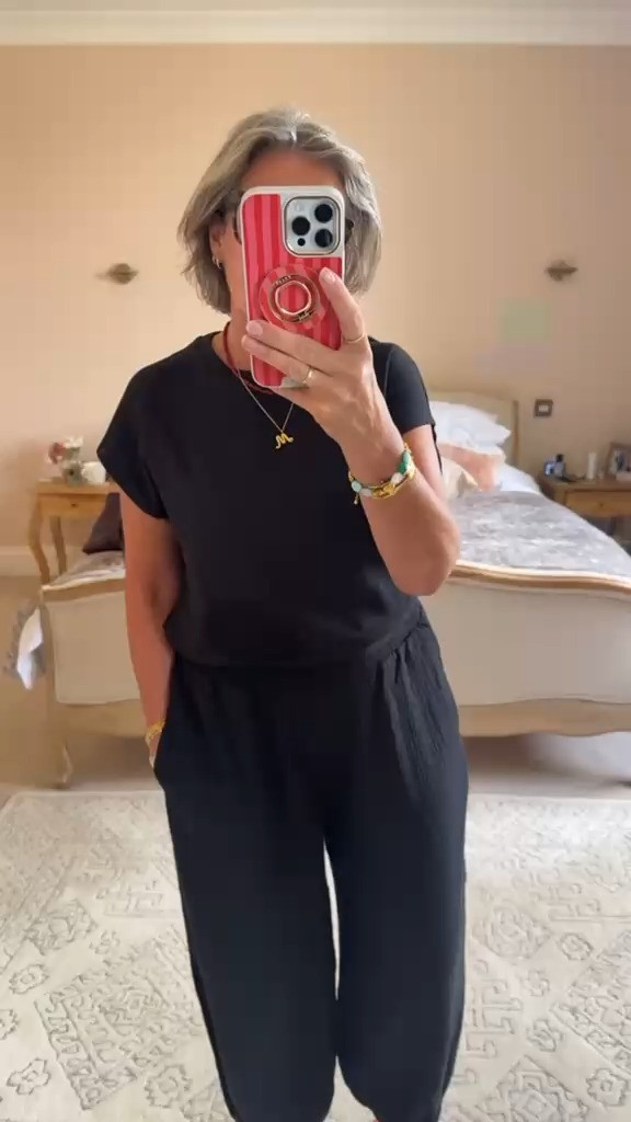Travel Outfit 🖤
Tee size 12
Trousers size 10


black outfit, lightweight outfit, barrel leg trousers, sarouel trousers, neutral outfit inspo, effortless chic, elevated basics, everyday style, minimal outfit ideas, wardrobe staples, monochrome outfit, wear-on-repeat outfit, summer outfit, city break, holiday

#LTKuk #LTKsummer #LTKstyletip