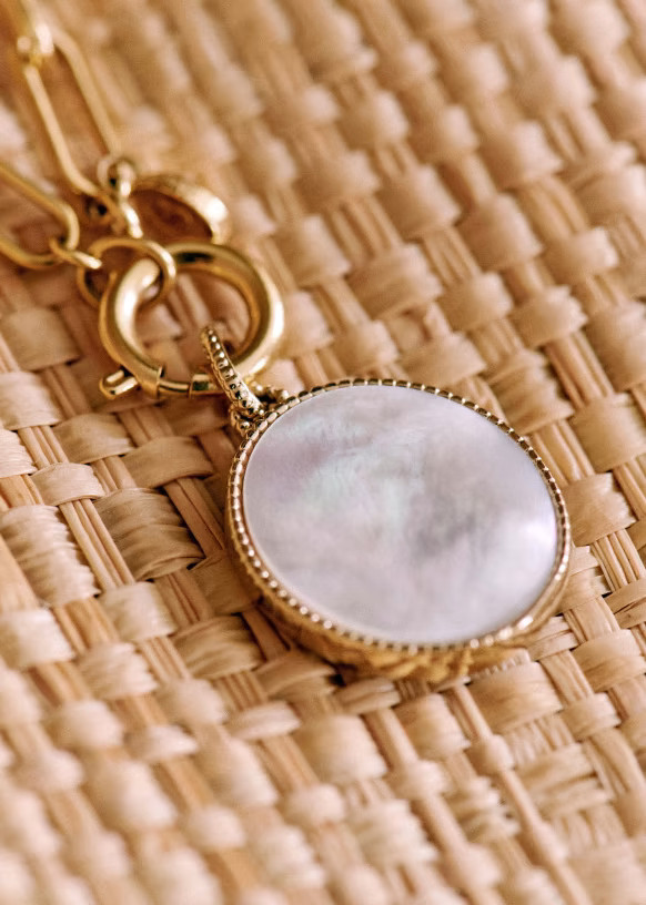 Irma Charm - MOP Medal - Mother of pearl / Shelfish - Sézane | Sezane Paris