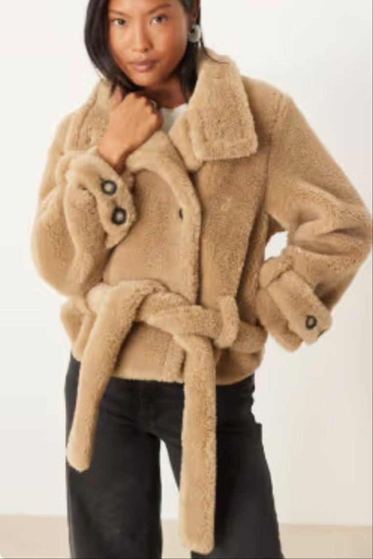 Gabardina corta.Soft winter teddy jacket for petite women.

#LTKootd #LTKPetite #LTKMidsize