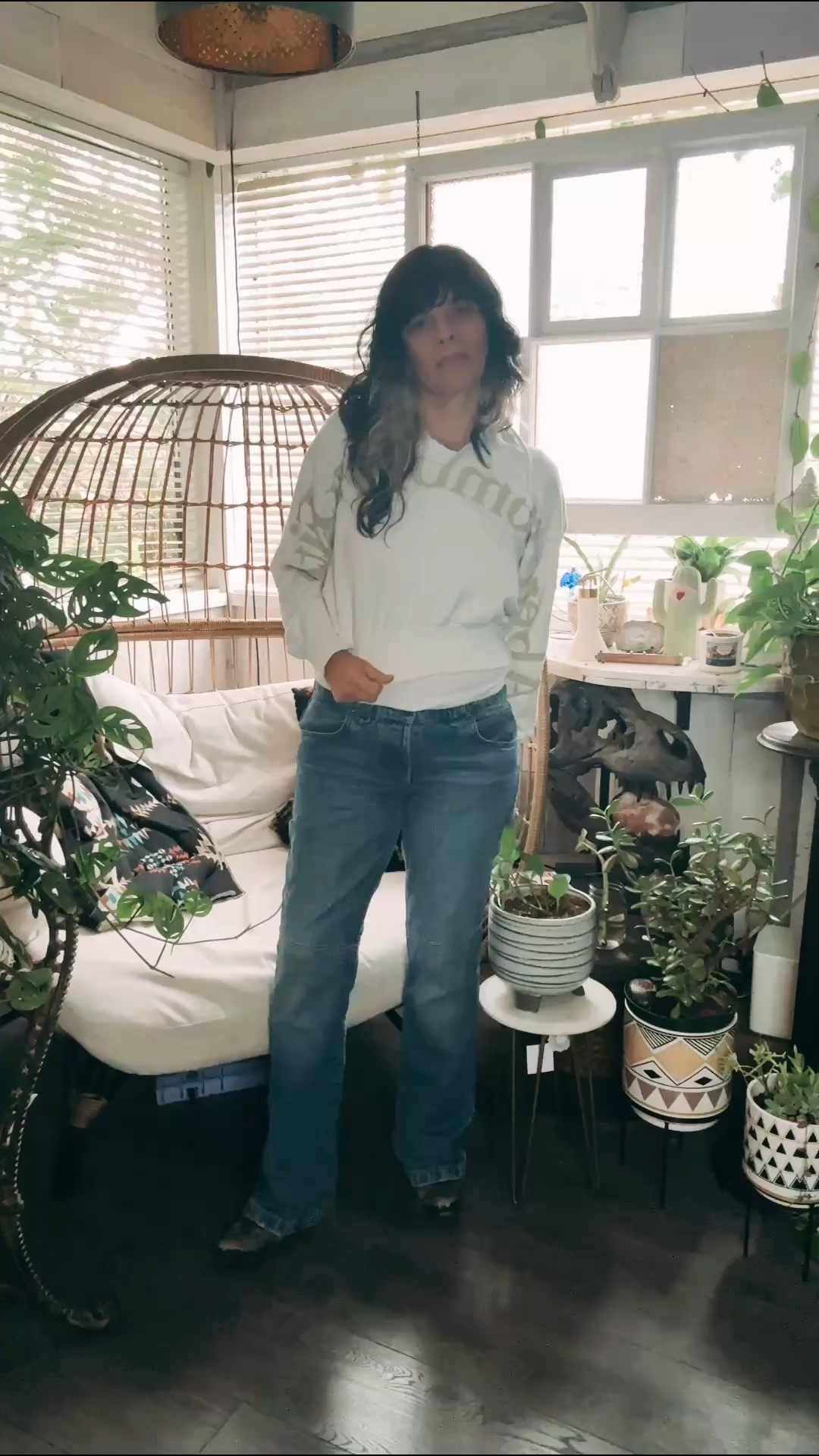 Cozy with a little edge ✨ A cropped hoodie, lived-in denim, and boots that mean business. Perfect for those laid-back days when comfort doesn’t mean sacrificing style. 🌿 Add some greenery and a wicker chair and suddenly you’ve got a whole vibe.

Shop the look here:
👖 Classic straight-leg jeans
👟 Snip-toe western boots
👕 Cropped hoodie with a hood-up attitude

#LTKfashion #casualstyle #westernvibes #cozyandcool

#LTKstyletip #LTKsale #LTKjeans