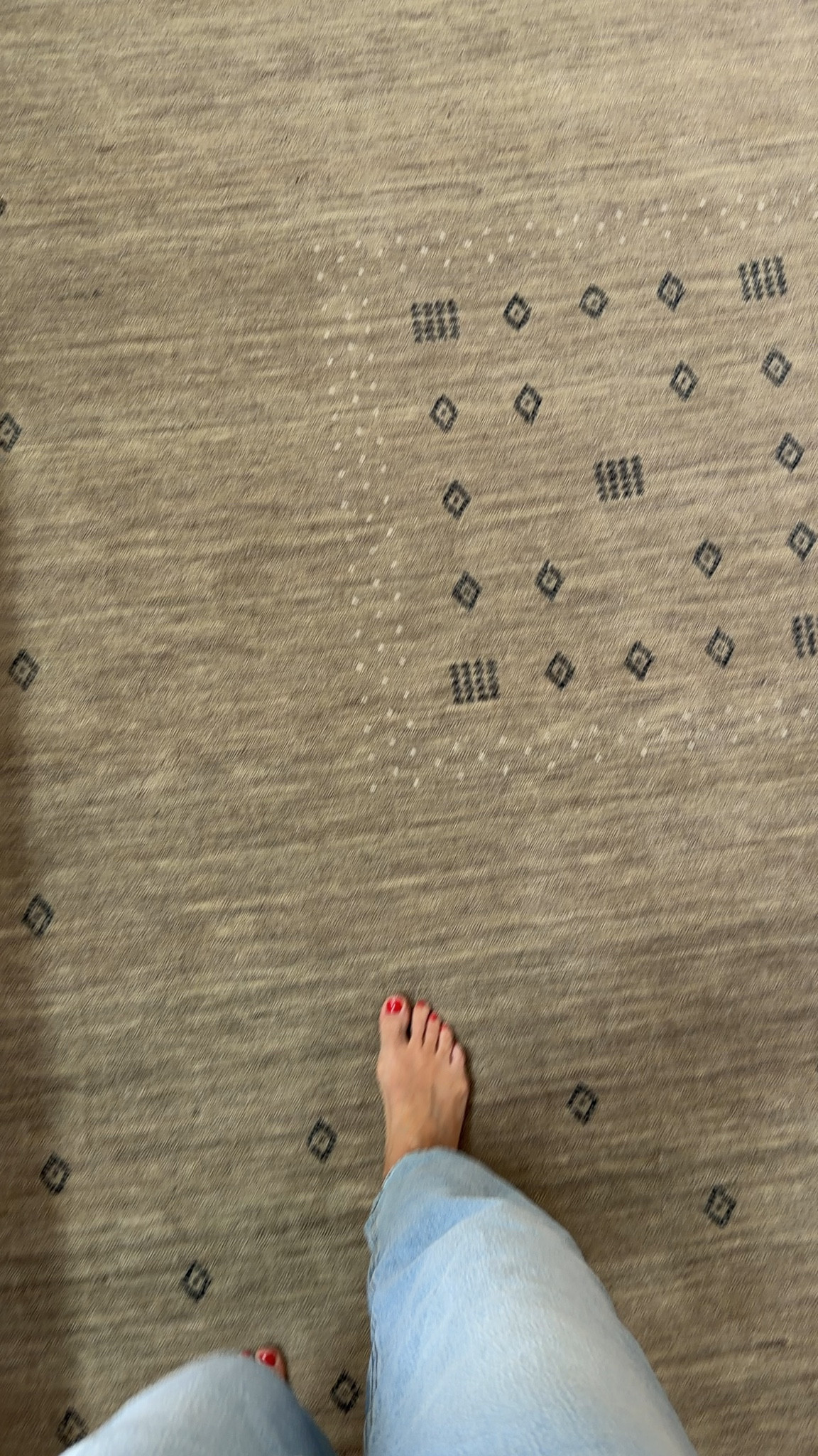 Our new living room rug from Quince that I am obsessed with!


Area rug, neutral rug, quince home finds, living room decor, living room ideas

#LTKHome
