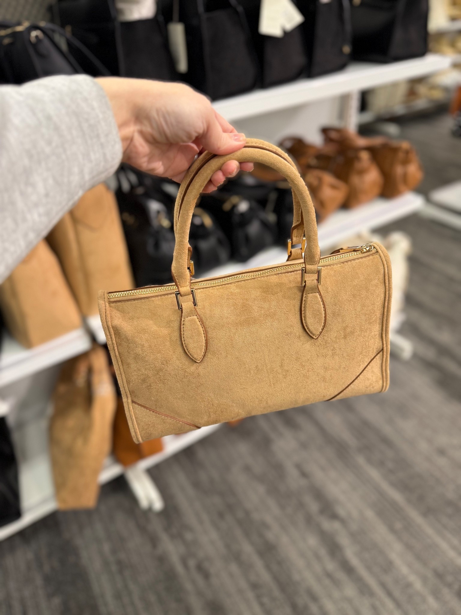 Love this little handbag from Target! 😍 It also comes with a crossbody strap and comes in black too! 🖤 

#LTKmomlife #LTKootd #LTKOver40