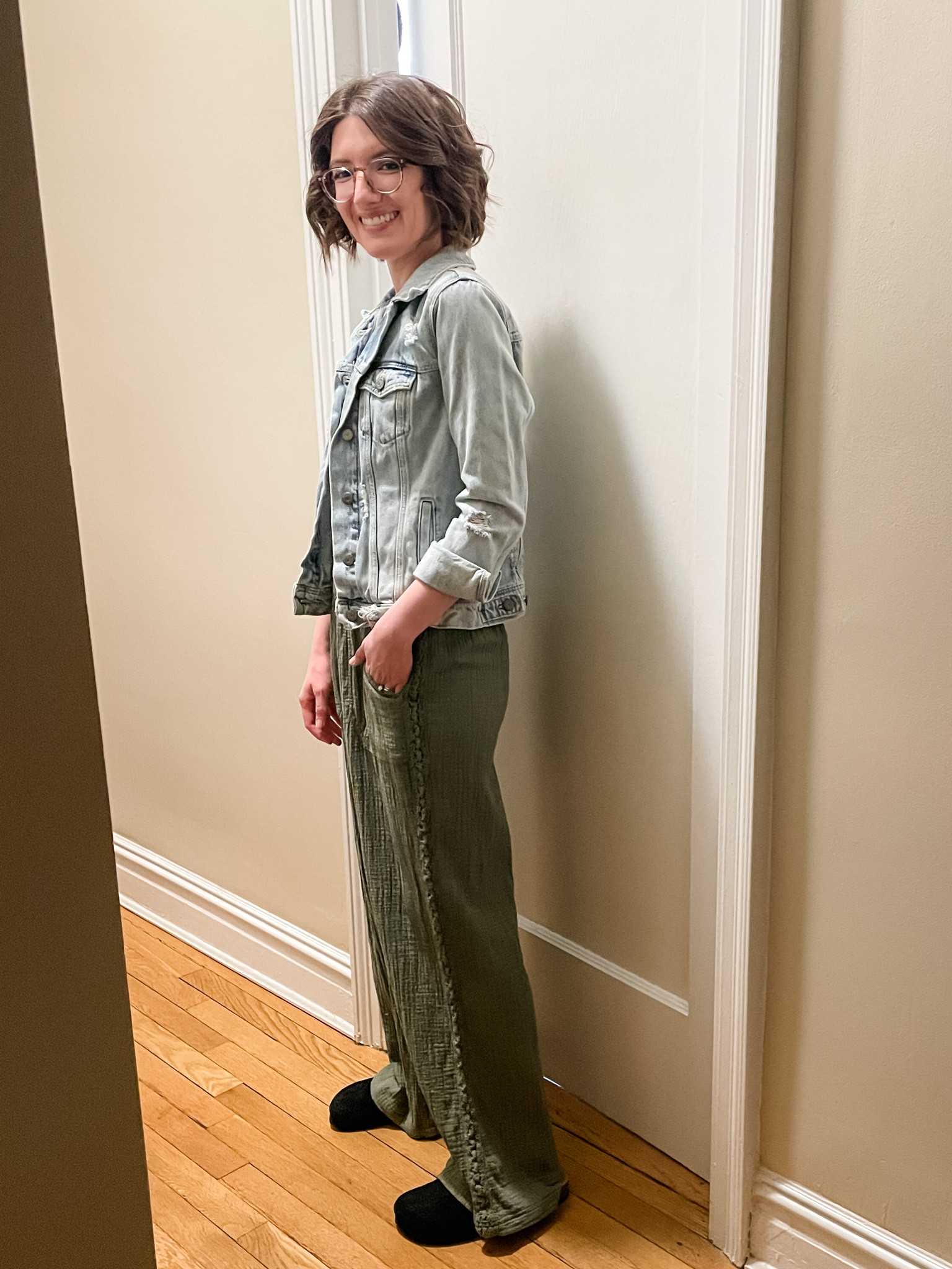 Denim jacket: old
Crinkle wide leg pants: TTS
Clogs: TTS

Travel outfit | aerie pants | comfy outfit | spring break outfit 

#LTKFindsUnder100 #LTKSaleAlert #LTKStyleTip
