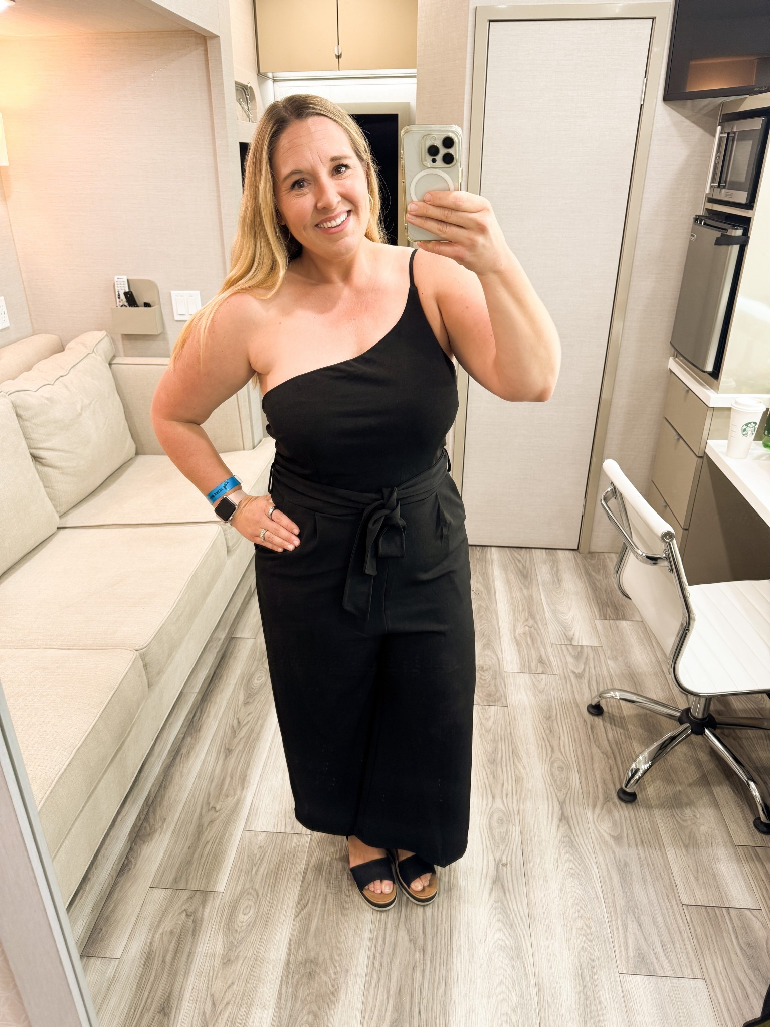 my first ever jumpsuit and it’s SO comfortable 😍🖤

I’m a size 14/16 and I bought the XL

#LTKWedding #LTKMidsize