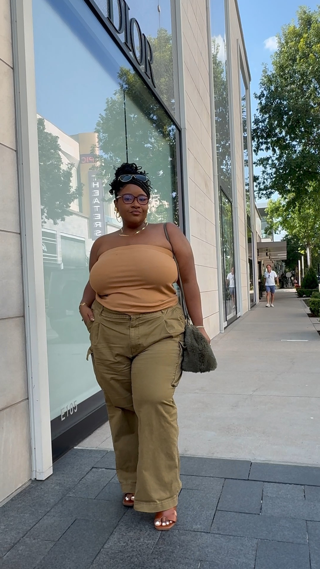 Quick and comfy plus size outfit.

Cargo pants. Tube top. Plus size fashion. Women’s fashion. Wide width slides. Sandals. Furry bag. Coach shades.

#LTKPlusSize #LTKItBag #LTKMidsize