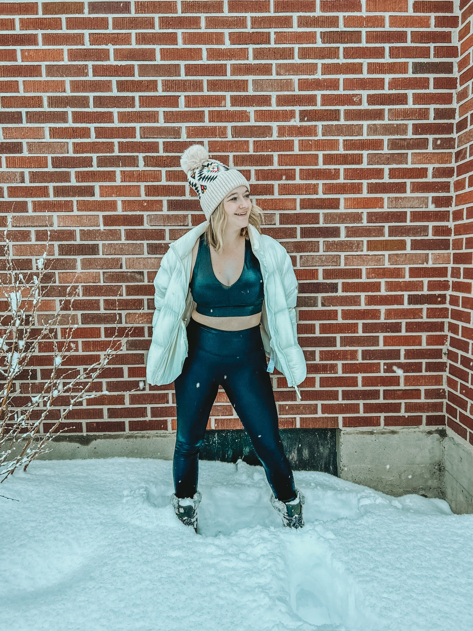 These foil items from Fabletics are what dreams are made of. Trust me! 
Wearing a small in both the bra and leggings. 


#LTKunder100 #LTKfit #LTKSeasonal