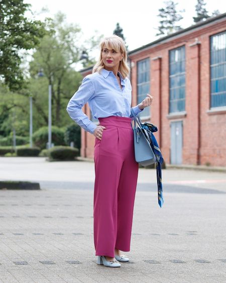 Klassischer Look trifft Frühlingsfarben 💙💗Hemdbluse kombiniert mit Bundfaltenhose.

#LTKSeasonal #LTKstyletip #LTKworkwear