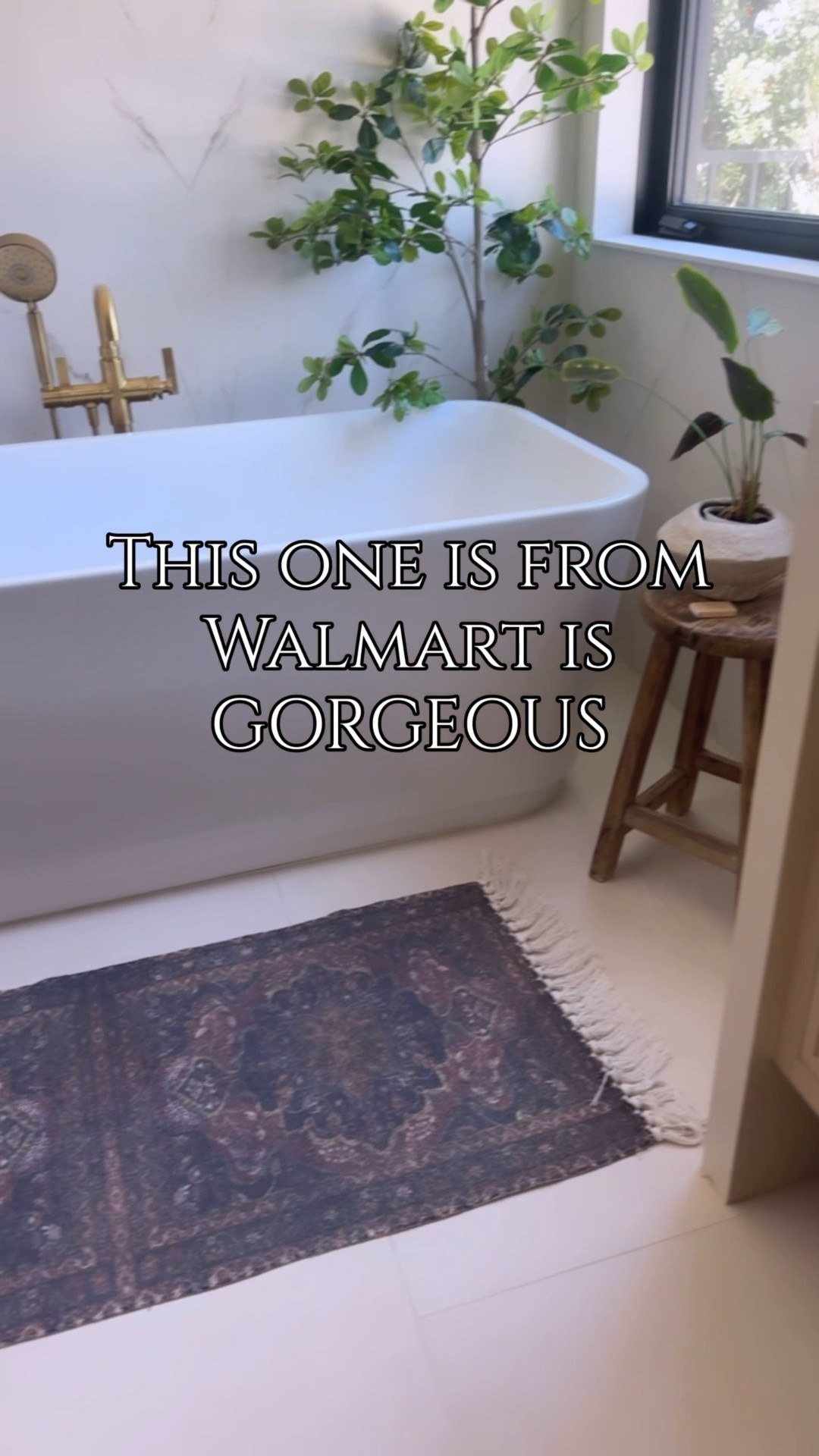 I was really craving some contrast in my bathroom, but didn’t wanna just get a dark bathmat. I really wanted the look of a vintage rug. So I switched out my ugly bathmat with this gorgeous washable rug and I’m so happy with how it came out. This one cost a little more than I would normally spend on this size of a rug, but it’s so beautiful that it’s worth every penny. I smile every time I see it in my bathroom. ￼