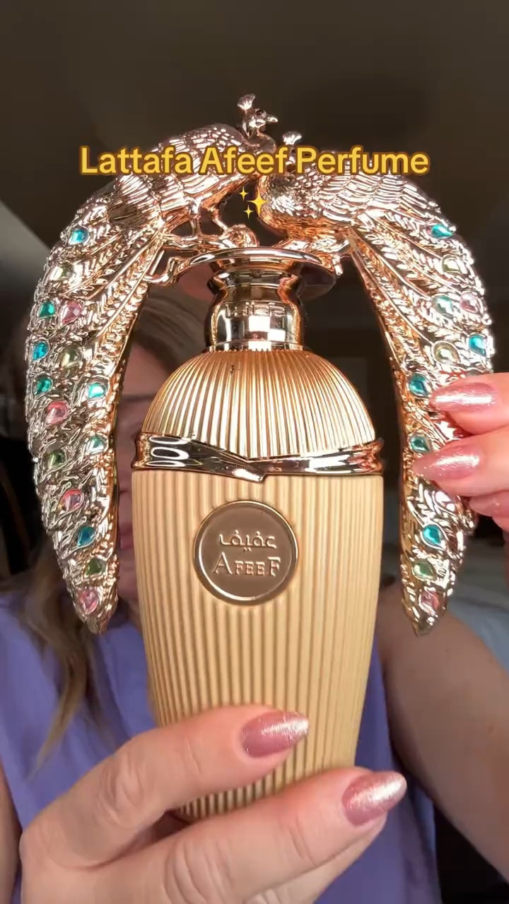 I'am in love with the Lattafa Afeef perfume
It is PERFECT for my girlies that love floral & fruity scents
I tagged it for you ladies, get yours today 🧡
#perfumes #lattafa #lattafaperfume #beauty #blackfriday