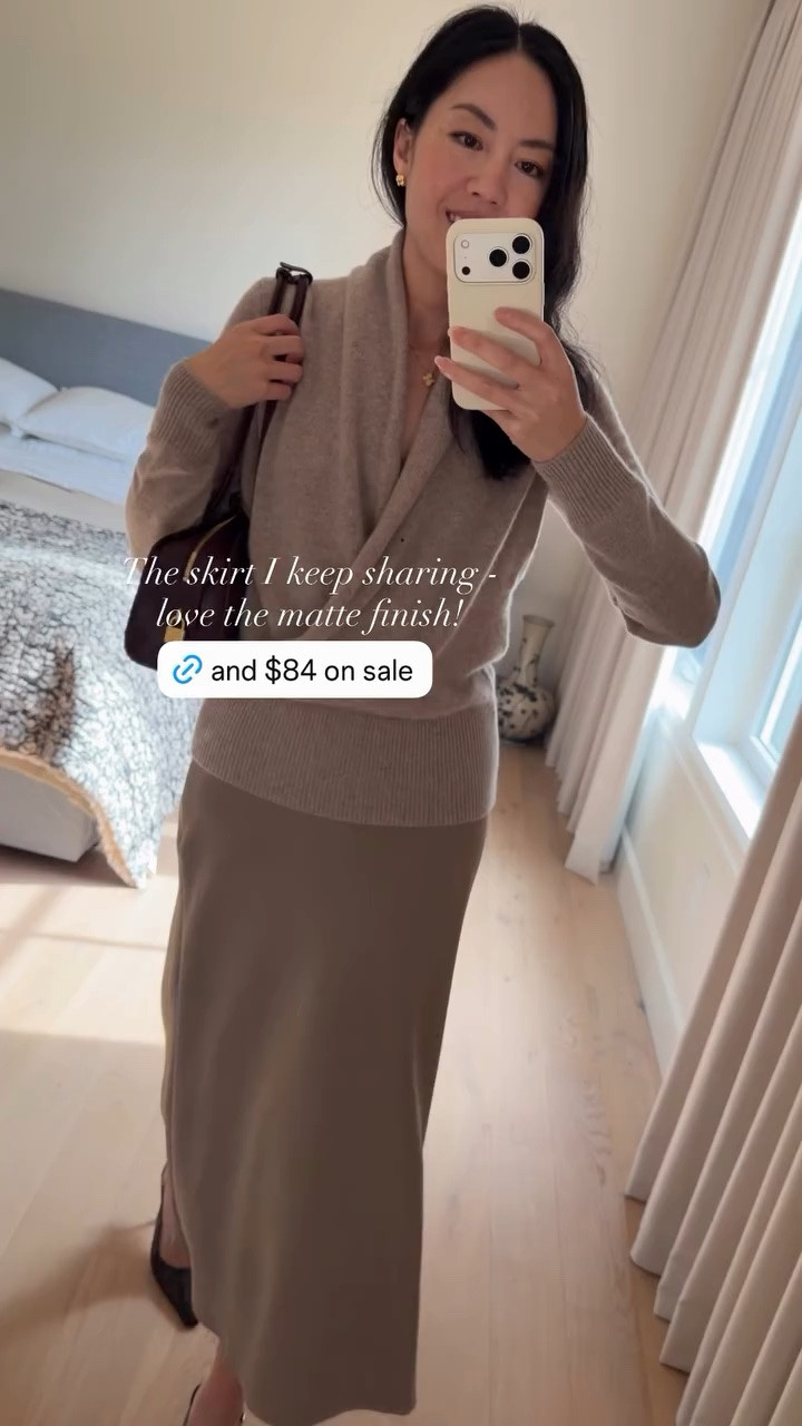 Affordable fall finds 🍂

Shop the look here

#classicstyle
#falloutfit
#OOTD
#longskirt
#fallfashion