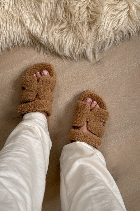 Loving these soft and cozy sandals #sandals #stevemadden #summersandals #shoecrush 

#LTKSeasonal #LTKfindsunder100 #LTKshoecrush