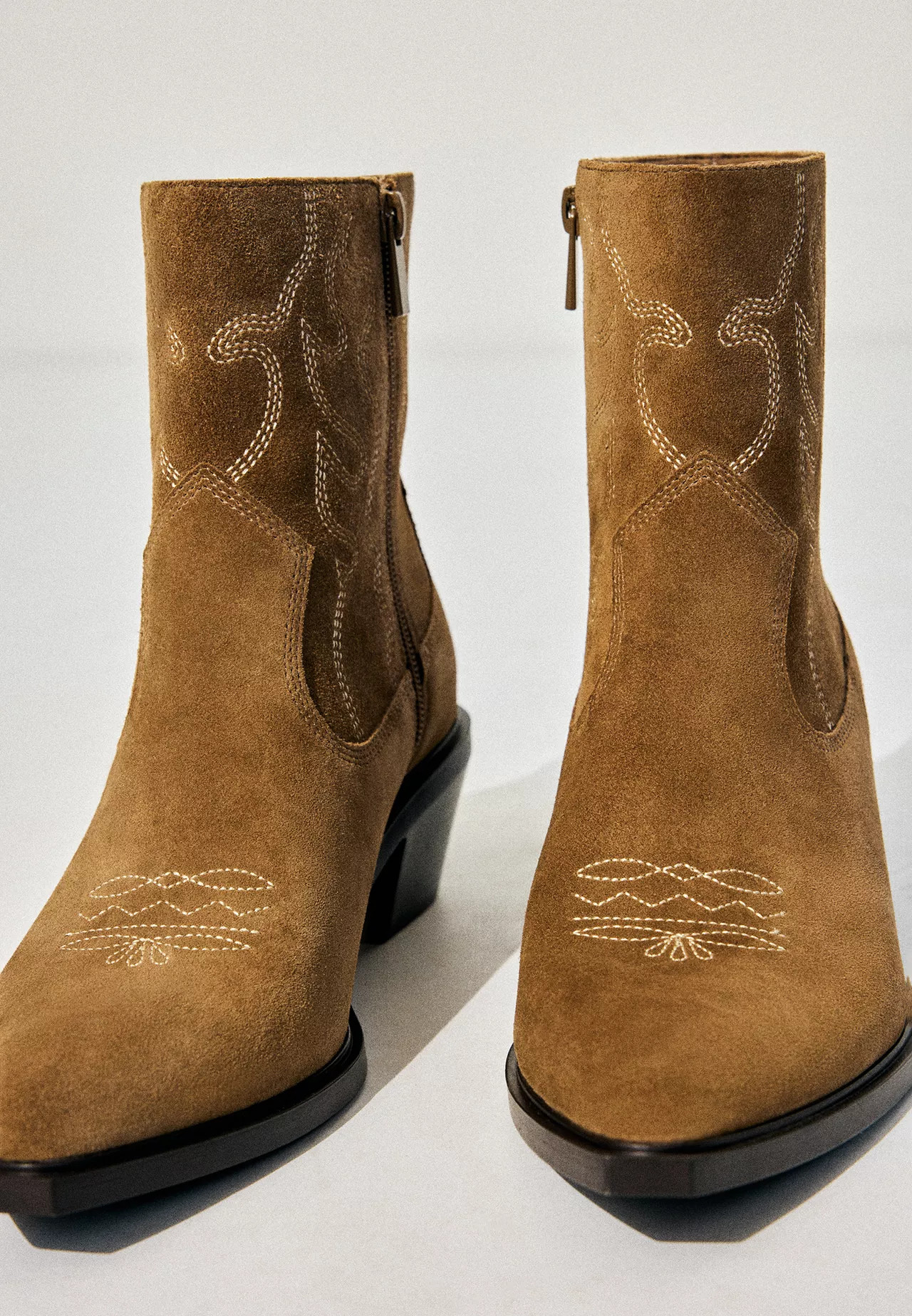 Leren cowboylaarzen met hak - Leer voor dames | Stradivarius Netherlands | Stradivarius (NL)