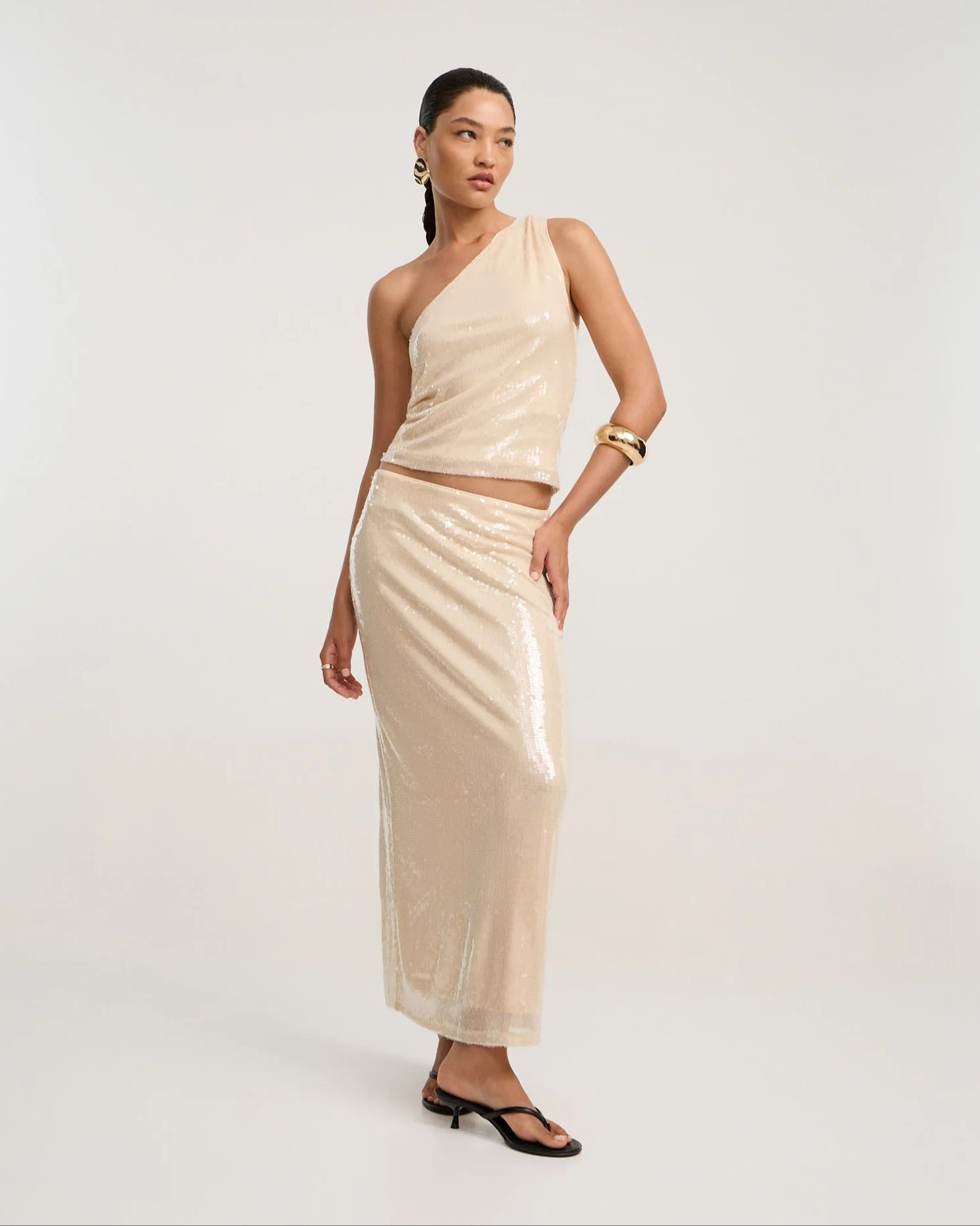 Sinônimo de frescor, conforto e estilo. Das mais clássicas, elegantes e modestas até às mais modernas, ousadas e descontraídas, elas são ideais para expressar sua personalidade, além de oferecer a sensação de liberdade em cada movimento.

#LTKdicadeestilo #LTKroupadefesta