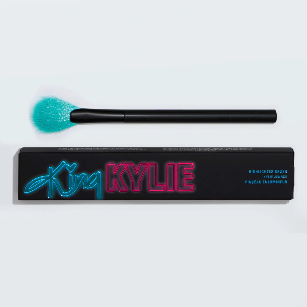 King Kylie Highlighter Brush | Kylie Cosmetics US