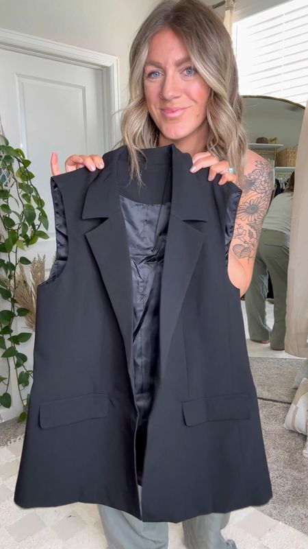 Blazer vest styled 4 ways

Wearing a large in the vest
1 - 8 in pants, 11 in sandals
2 - large tube top, 10 in shorts, 11 in sandals 
3 - large tank top, 10/30 long in jeans, 11 in sandals
4 - medium t shirt, 31 in shorts, 11 in sneakers

#LTKstyletip #LTKVideo #LTKmidsize