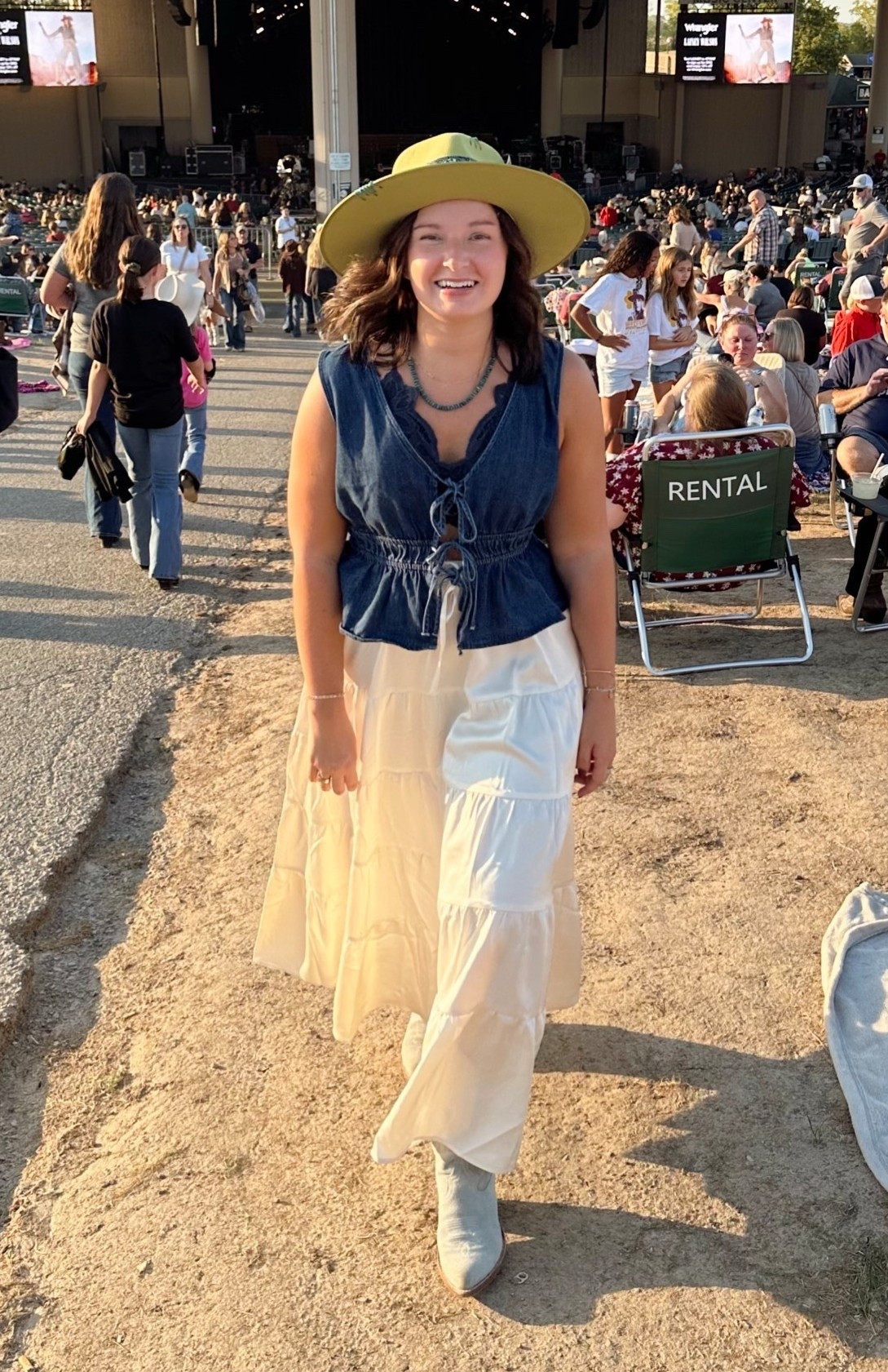 Concert Outfit 🩵🤌🏽🎶

#countryconcert #countryoutfit #western #concertoutfit